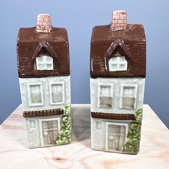 OMC Japan Salt and Pepper Vintage Shakers Cottage House - Picture 2 of 7